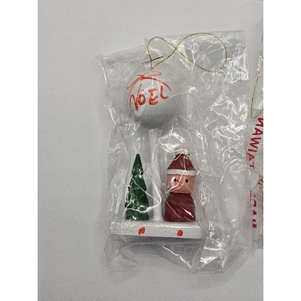 Small wooden Christmas Ornaments‎ Vtg Taiwan Painted People Wood Winter Decor
